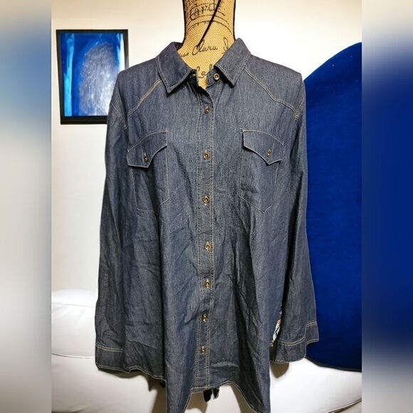 New Justify Women's 2X Denim Shirt Blue Long Slv Button Up Aztec Print Blouse - Picture 1 of 6